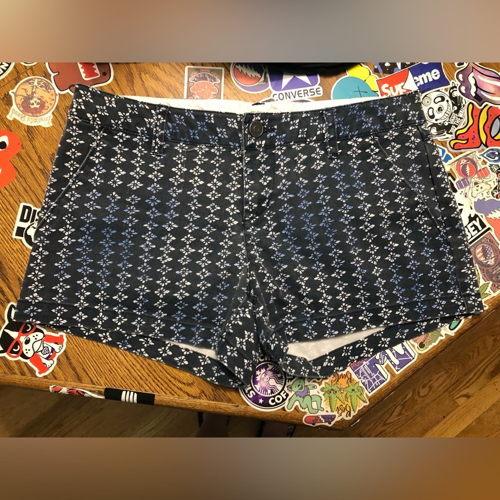 Volcom Shorts Size 3